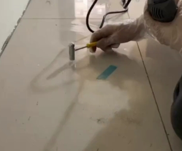 荷塘瓷砖开裂维修公司专业分享瓷砖在铺贴前如果没有沥干水分，将会导致以下问题